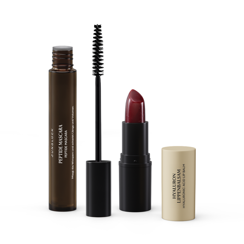De Beauty Essentials Beere-set bevat een bruine glazen fles met peptidemascara en een lippenstift in een donkere