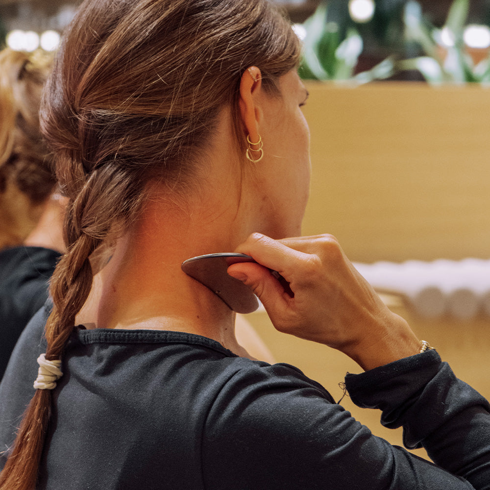 Lezione di yoga facciale